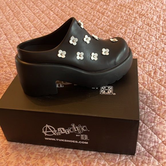 T.U.K. Black & White Flower Clogs - Picture 2 of 11